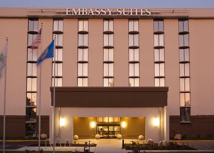 Embassy By Hilton Minneapolis Edina Hotel