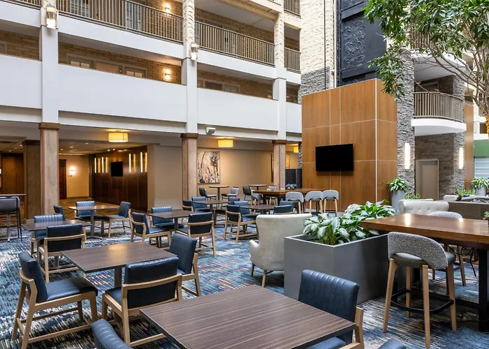 Hotel Embassy By Hilton Minneapolis Edina 4*