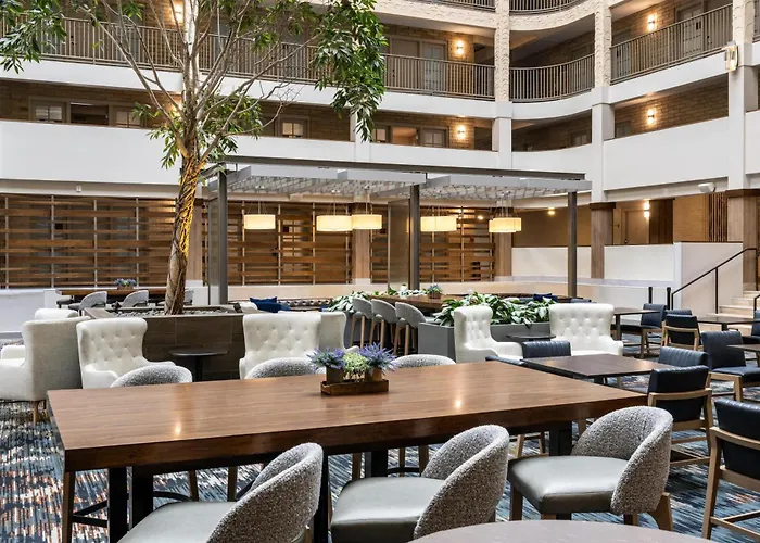 Embassy By Hilton Minneapolis Edina Hotel