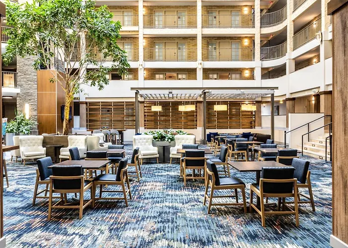 Hotel Embassy By Hilton Minneapolis Edina