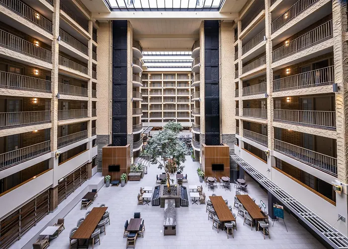 Hotel Embassy By Hilton Minneapolis Edina Bloomington