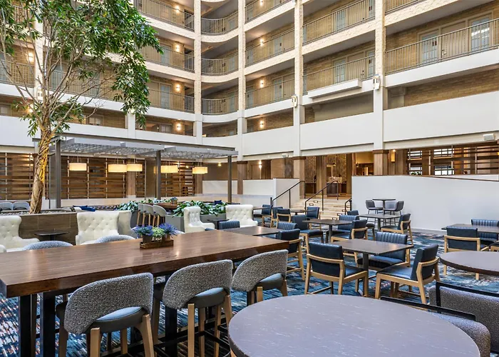 Hotel Embassy By Hilton Minneapolis Edina 4*