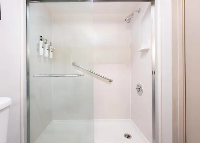 Hotel Embassy By Hilton Minneapolis Edina 4*