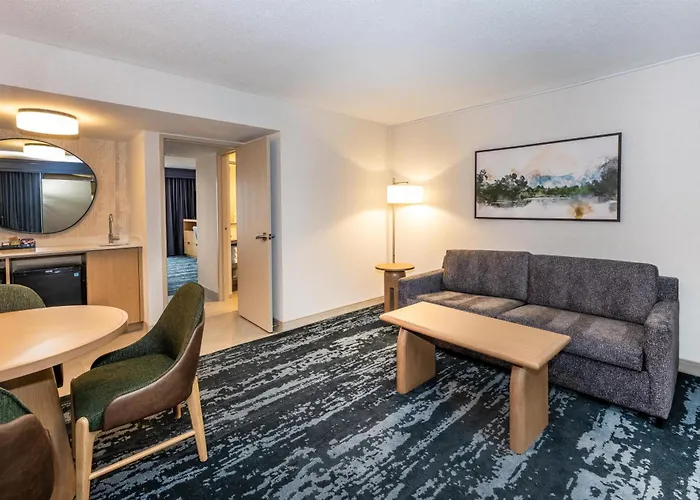 Embassy By Hilton Minneapolis Edina Hotel