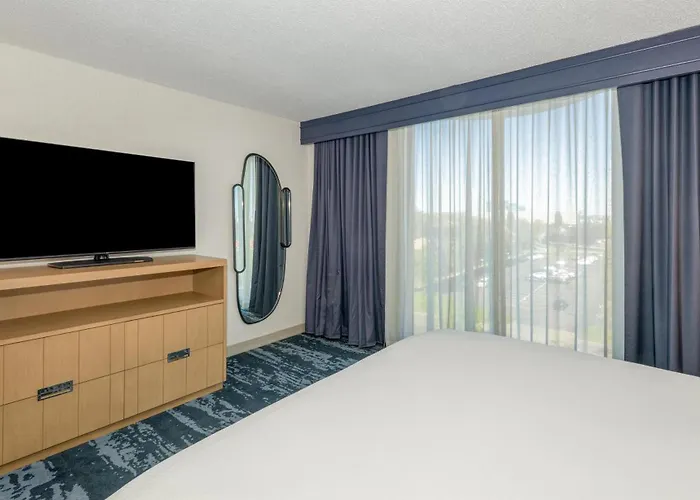 Hotel Embassy By Hilton Minneapolis Edina 4*