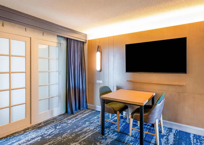 Hotel Embassy By Hilton Minneapolis Edina