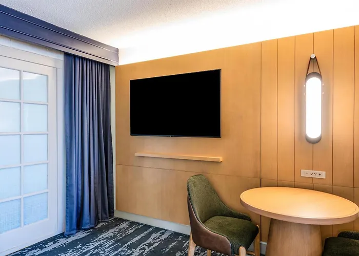 Hotel Embassy By Hilton Minneapolis Edina Bloomington
