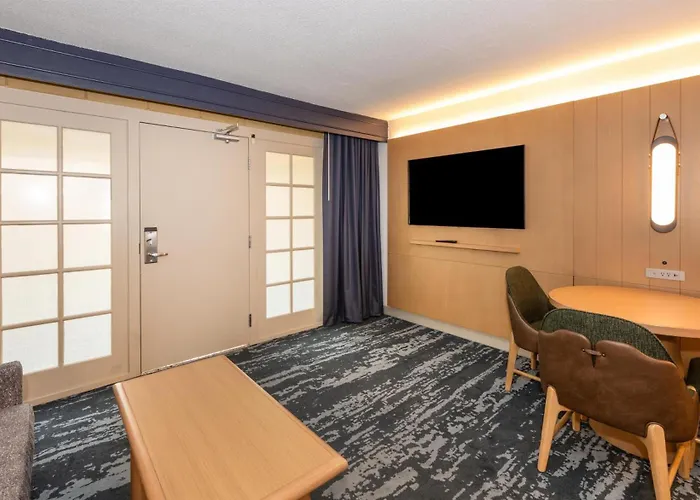 Embassy By Hilton Minneapolis Edina