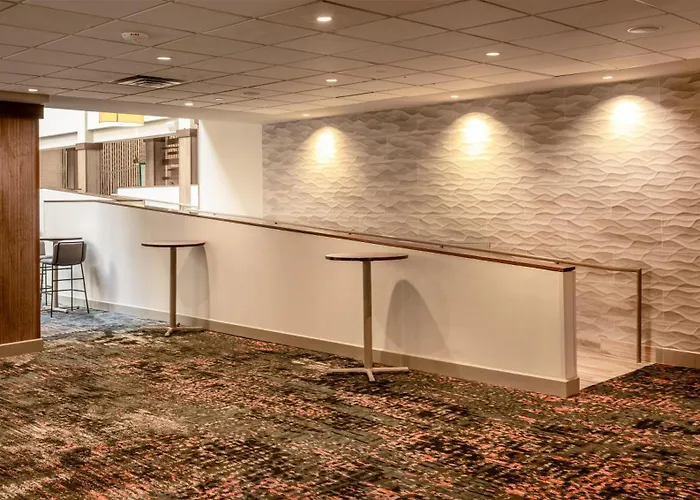Embassy By Hilton Minneapolis Edina Hotel