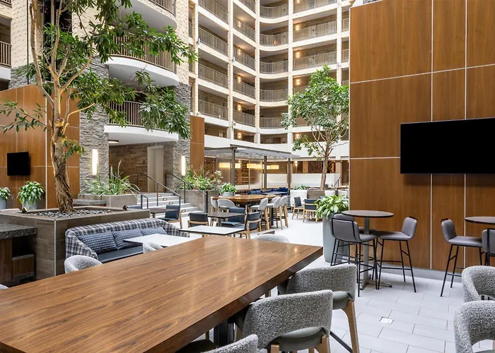 Hotel Embassy By Hilton Minneapolis Edina 4*