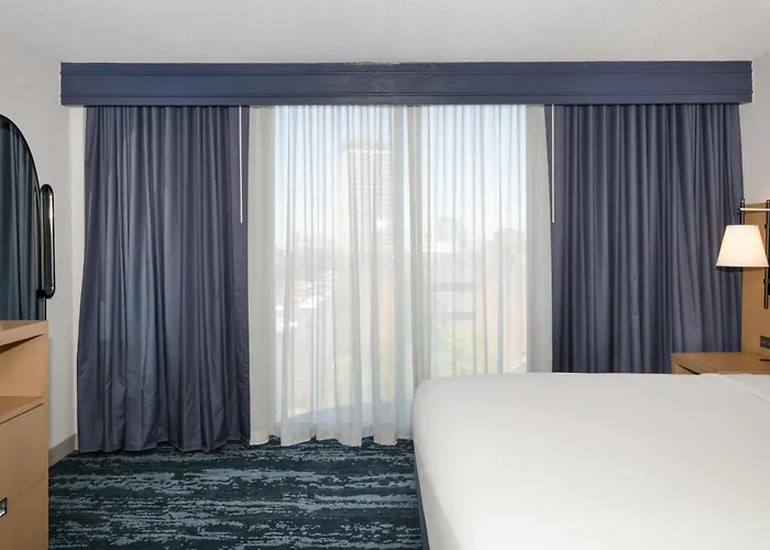 Hotel Embassy By Hilton Minneapolis Edina Bloomington