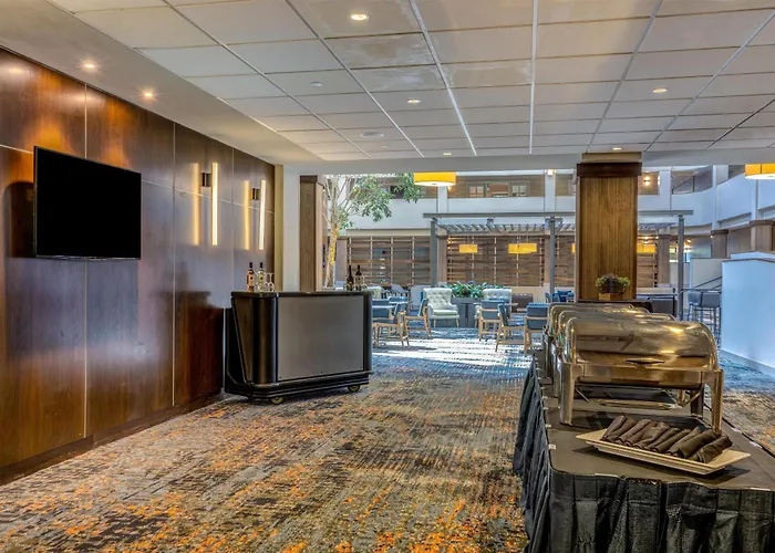 Embassy By Hilton Minneapolis Edina Hotel