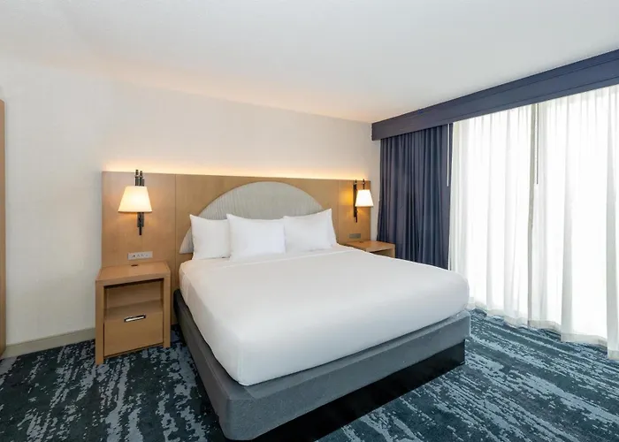 Hotel Embassy By Hilton Minneapolis Edina
