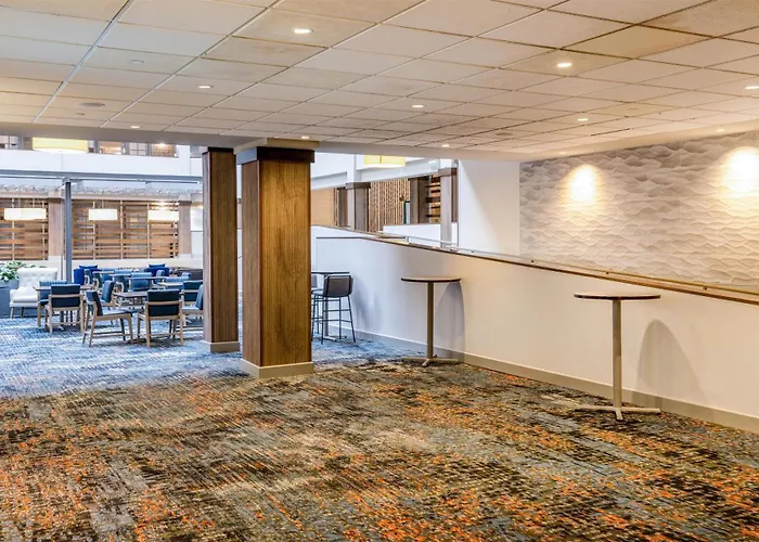 Embassy By Hilton Minneapolis Edina Hotel